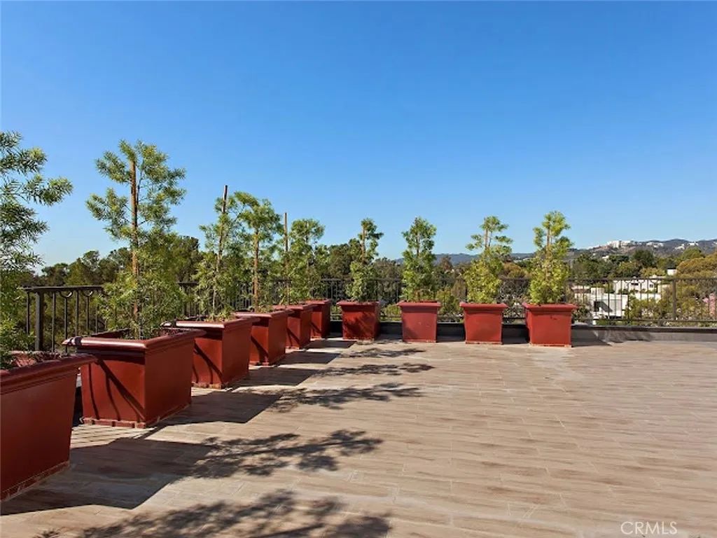 610 Levering Avenue 403, Los Angeles, CA 90024