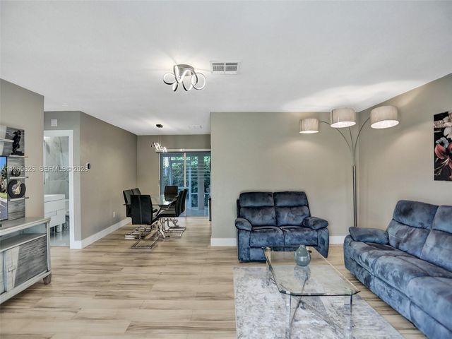 491 SE 23rd Ave 491, Pompano Beach, FL 33062