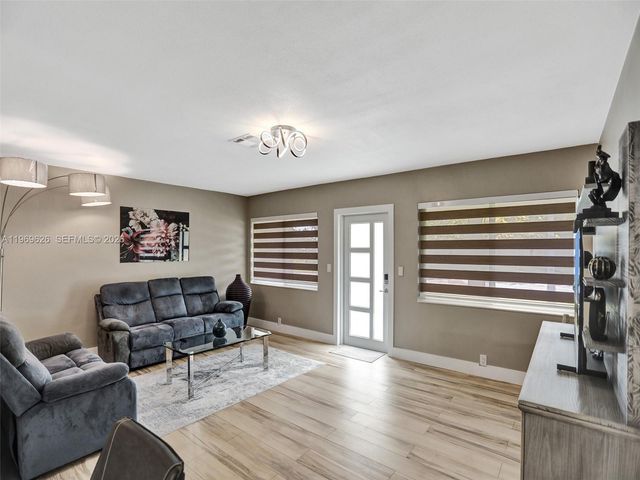 491 SE 23rd Ave 491, Pompano Beach, FL 33062