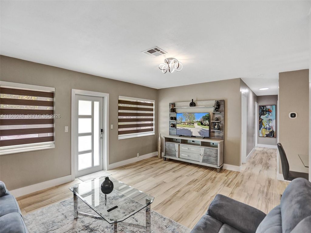 491 SE 23rd Ave 491, Pompano Beach, FL 33062