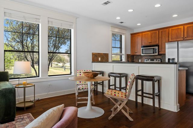 6608 Lantern View DR 102, Jonestown, TX 78645