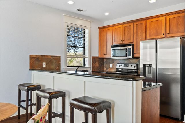 6608 Lantern View DR 102, Jonestown, TX 78645