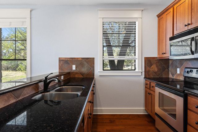 6608 Lantern View DR 102, Jonestown, TX 78645