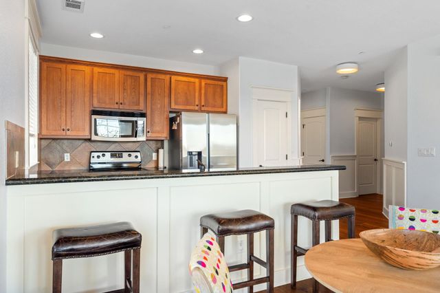 6608 Lantern View DR 102, Jonestown, TX 78645