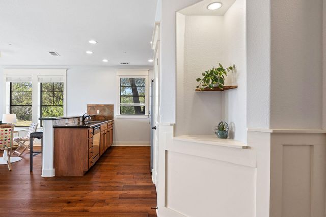 6608 Lantern View DR 102, Jonestown, TX 78645