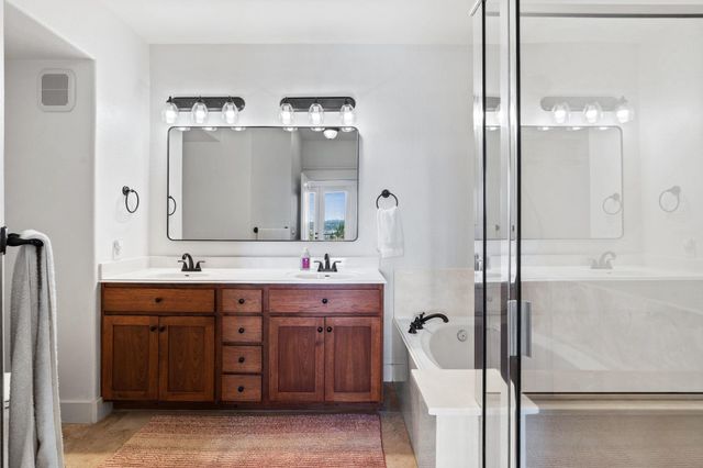 6608 Lantern View DR 102, Jonestown, TX 78645