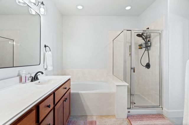 6608 Lantern View DR 102, Jonestown, TX 78645