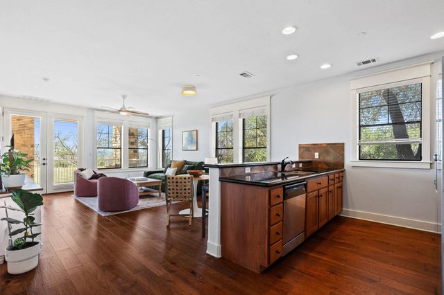 6608 Lantern View DR 102, Jonestown, TX 78645