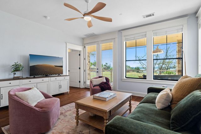 6608 Lantern View DR 102, Jonestown, TX 78645