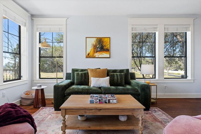 6608 Lantern View DR 102, Jonestown, TX 78645