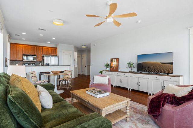 6608 Lantern View DR 102, Jonestown, TX 78645