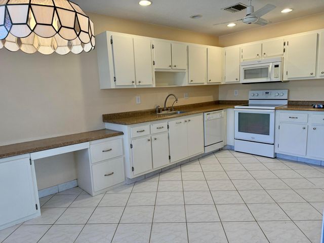 1860 NW 13th Street 104, Delray Beach, FL 33445