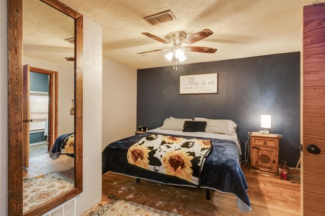 125 SOUTH GATE GARDENS STREET, Iowa Park, TX 76367