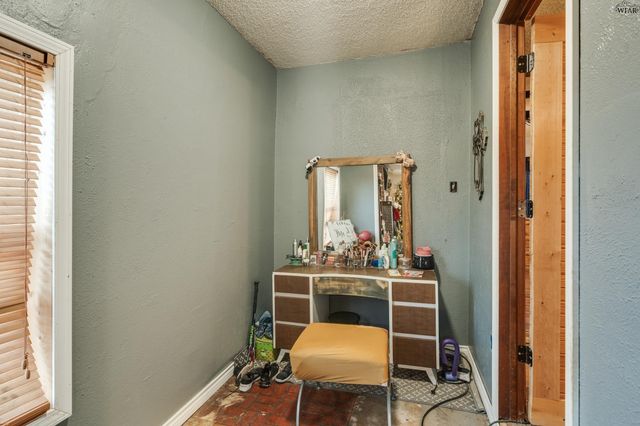 125 SOUTH GATE GARDENS STREET, Iowa Park, TX 76367