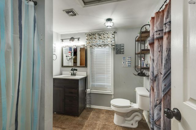 125 SOUTH GATE GARDENS STREET, Iowa Park, TX 76367