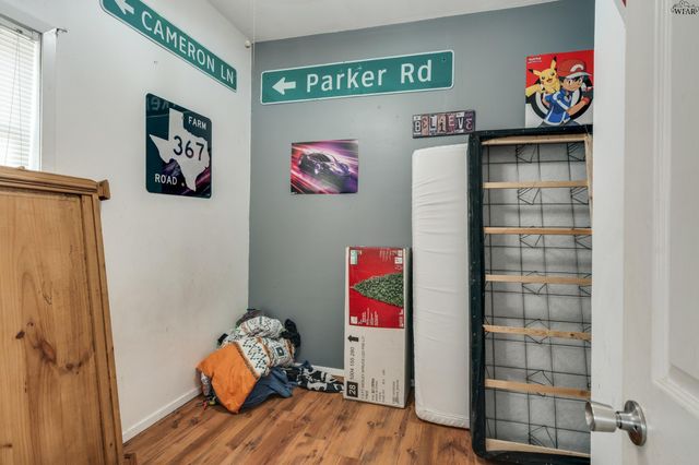 125 SOUTH GATE GARDENS STREET, Iowa Park, TX 76367