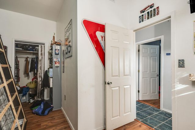 125 SOUTH GATE GARDENS STREET, Iowa Park, TX 76367