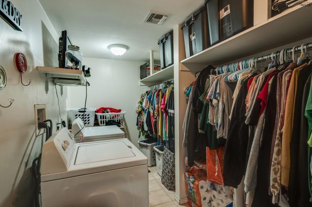 125 SOUTH GATE GARDENS STREET, Iowa Park, TX 76367