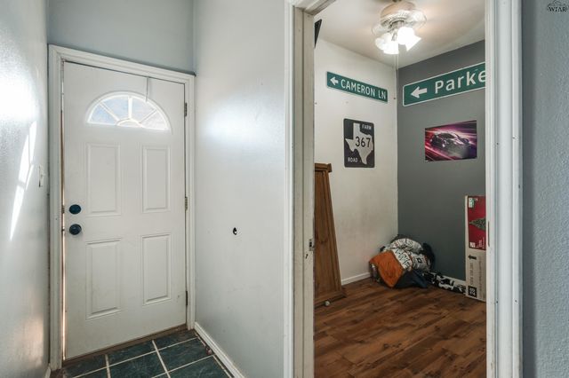 125 SOUTH GATE GARDENS STREET, Iowa Park, TX 76367