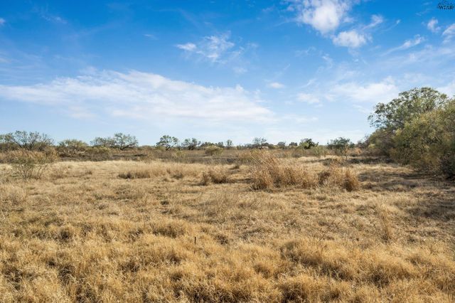 125 SOUTH GATE GARDENS STREET, Iowa Park, TX 76367