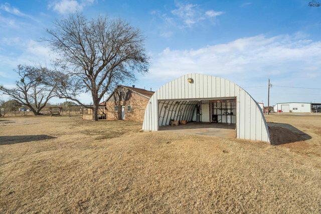 125 SOUTH GATE GARDENS STREET, Iowa Park, TX 76367