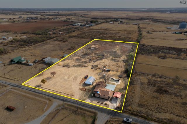 125 SOUTH GATE GARDENS STREET, Iowa Park, TX 76367