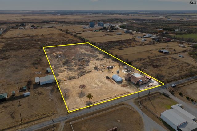 125 SOUTH GATE GARDENS STREET, Iowa Park, TX 76367