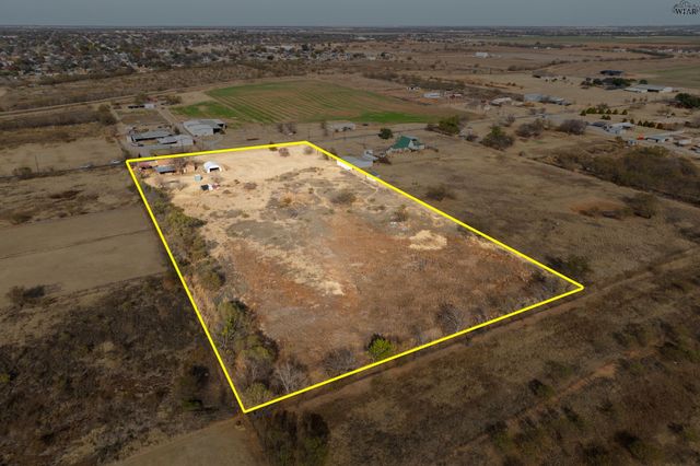 125 SOUTH GATE GARDENS STREET, Iowa Park, TX 76367