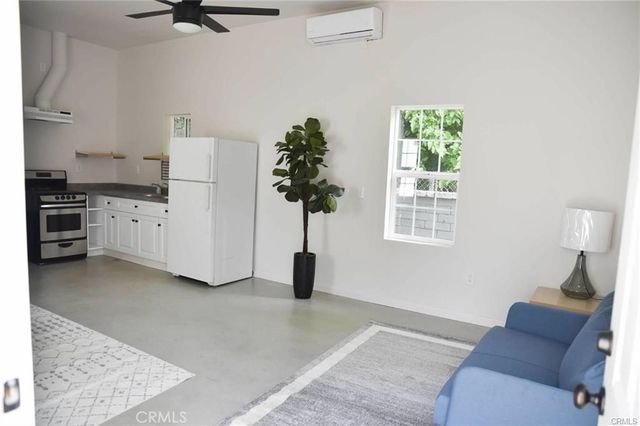 10808 Sarah Street, North Hollywood, CA 91602