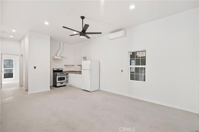 10808 Sarah Street, North Hollywood, CA 91602