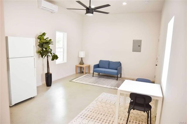 10808 Sarah Street, North Hollywood, CA 91602