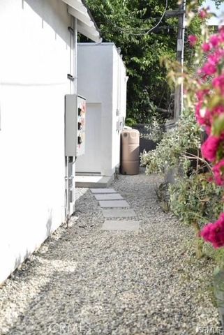 10808 Sarah Street, North Hollywood, CA 91602
