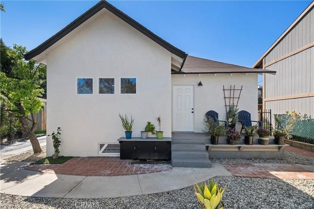 10808 Sarah Street, North Hollywood, CA 91602