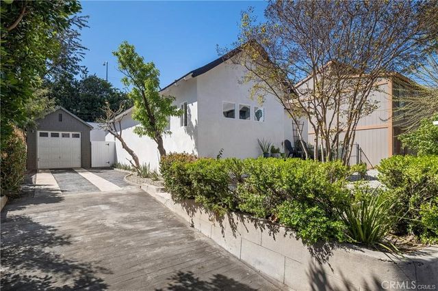 10808 Sarah Street, North Hollywood, CA 91602