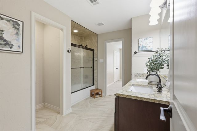 5527 Meadow Oak Street, North Richland Hills, TX 76180