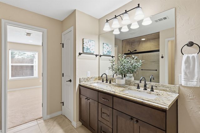 5527 Meadow Oak Street, North Richland Hills, TX 76180
