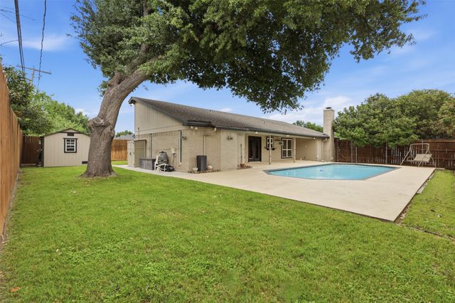 5527 Meadow Oak Street, North Richland Hills, TX 76180