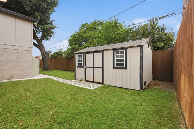 5527 Meadow Oak Street, North Richland Hills, TX 76180