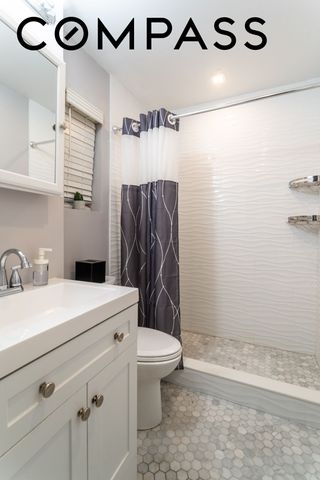 235 W 102nd St Apt 3T, New York City, NY 10025