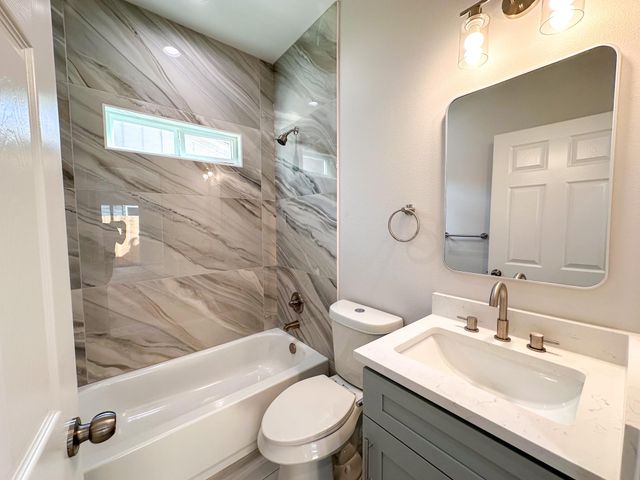 817 5th ST, Lockhart, TX 78644