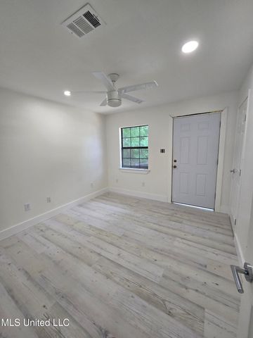 203 Eleanor Avenue, Pass Christian, MS 39571