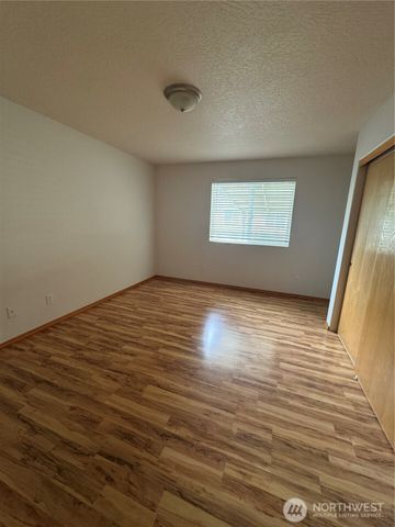95 Barnes Street, Kelso, WA 98626