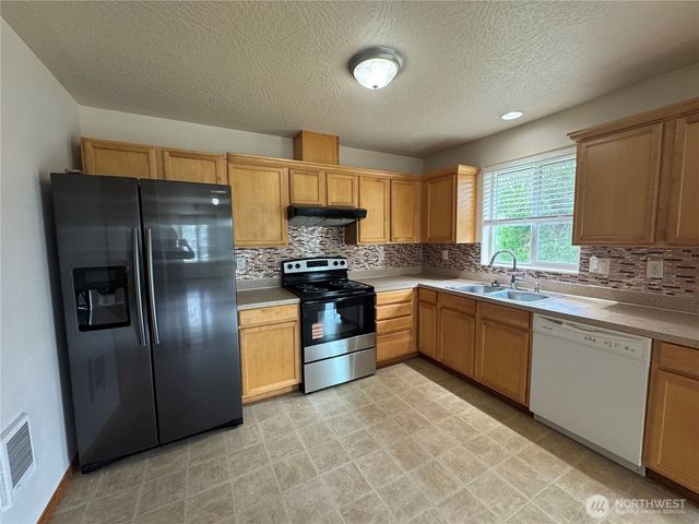 95 Barnes Street, Kelso, WA 98626