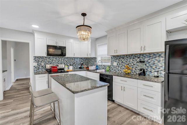 6628 Cool Water Court, Charlotte, NC 28215