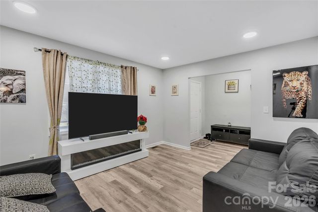 6628 Cool Water Court, Charlotte, NC 28215