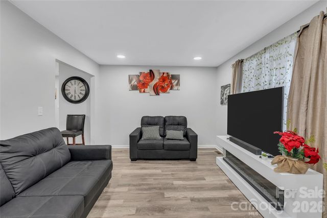 6628 Cool Water Court, Charlotte, NC 28215