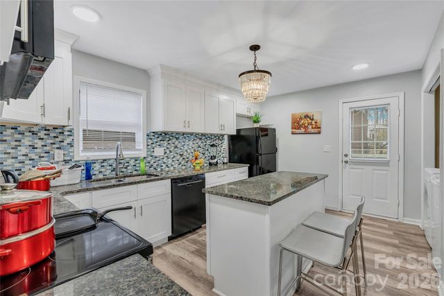 6628 Cool Water Court, Charlotte, NC 28215