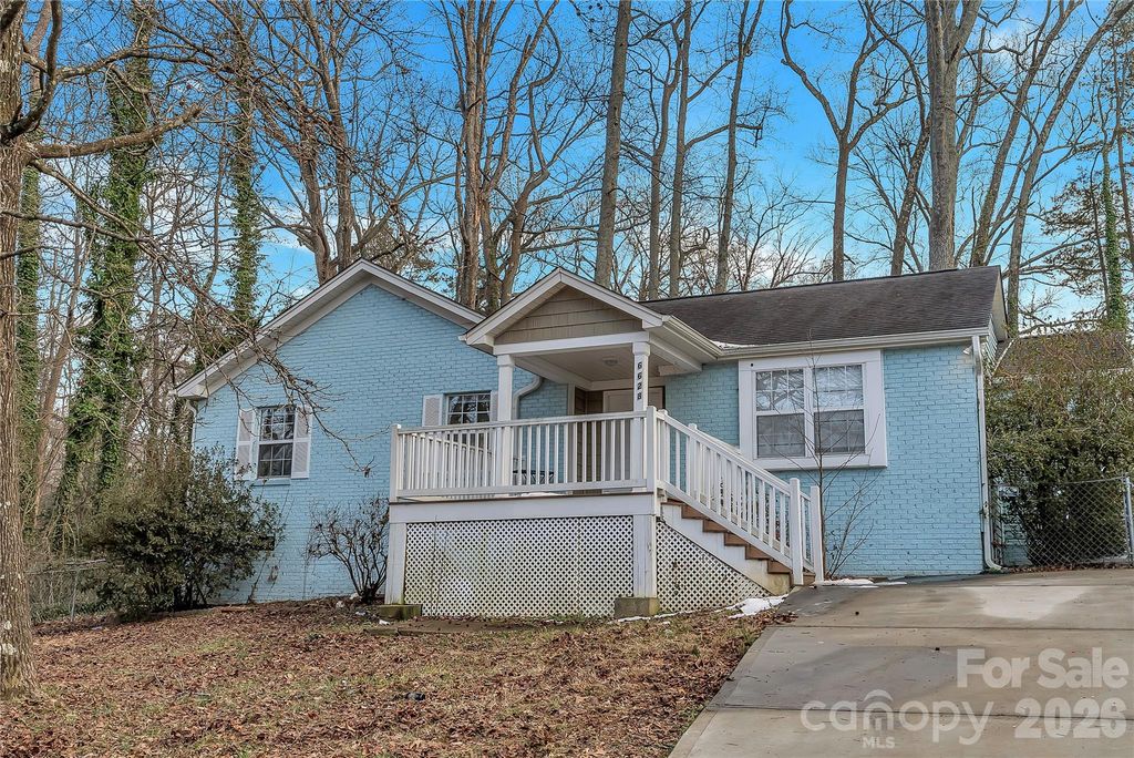6628 Cool Water Court, Charlotte, NC 28215