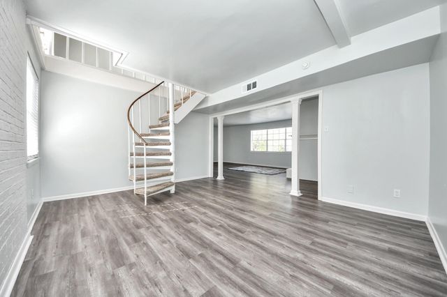2711 Briarhurst Drive 18, Houston, TX 77057