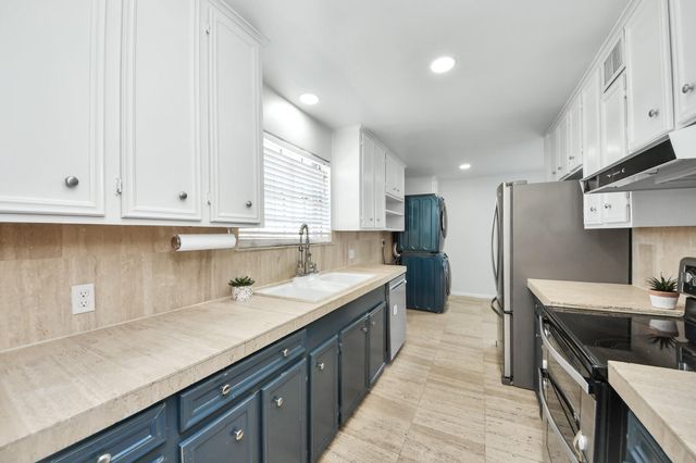 2711 Briarhurst Drive 18, Houston, TX 77057